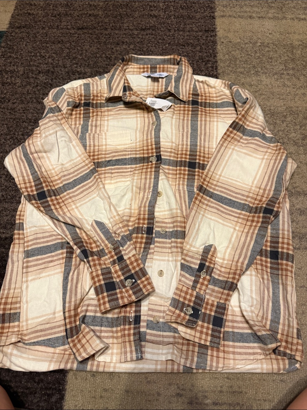 Old Navy  The Boyfriend Flannel Button-Up Shirt in Cream and Brown and Navy